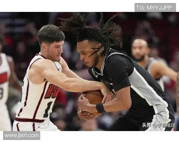 马刺队新秀展现出色表现,助球队击败火箭 马刺队新秀展现出色表现,助球队击败火箭